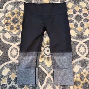 LULULEMON Seamlessly Street Capri Compression Leggings | Size 6